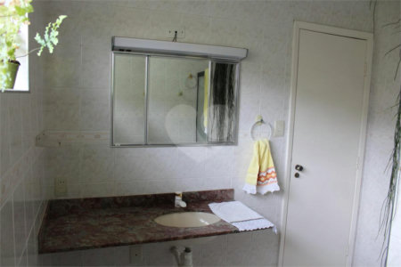 Sobrado à venda com 4 quartos, sendo 2 suítes, em Vila das Mercês, São Paulo, SP