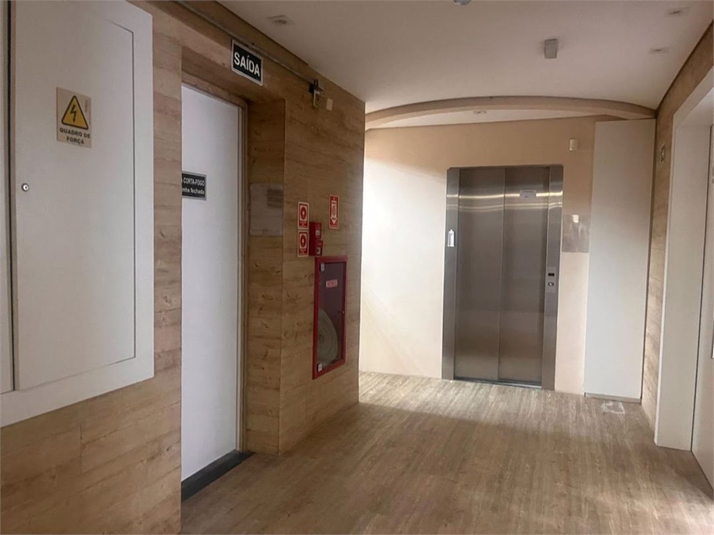 Prédio Corporativo em Santos | 4 Pavimentos | Galpão com Pé-Direito Duplo | Estrutura para +200 Pessoas | Compra Ou Locação