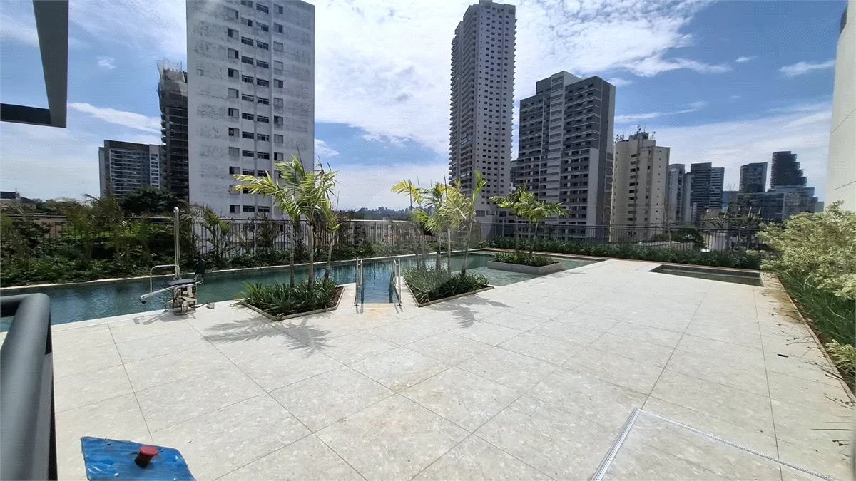 Apartamento à venda com 3 suítes em Vila Pirajussara, São Paulo, SP