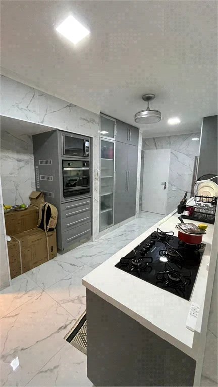 Apartamento à venda com 3 suítes em Vila Suzana, São Paulo, SP