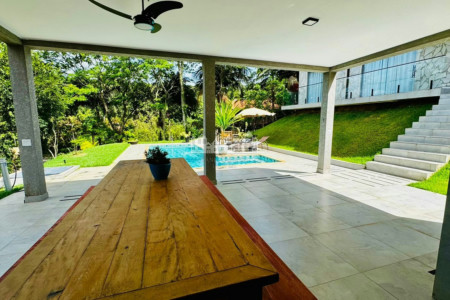 Casa à venda com 4 suítes no condomínio Portal Ouro Verde, Atibaia - SP