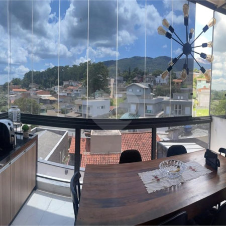 Sobrado à venda com 3 suítes em Jardim Maristela, Atibaia, SP