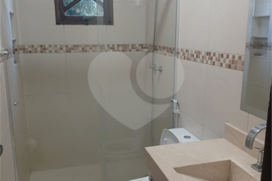 Casa à venda ou para alugar com 3 quartos, sendo 1 suíte, no condomínio Parque Suiça, Caieiras - SP