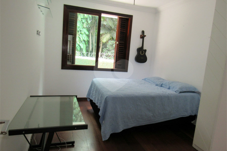 Sobrado à venda com 4 quartos, sendo 2 suítes, em Tremembé, São Paulo, SP