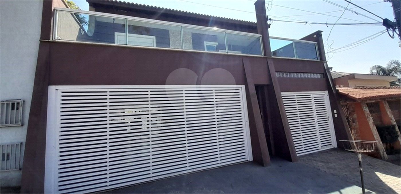 Sobrado à venda com 3 quartos, sendo 2 suítes,  em Vila Pires, Santo André, SP