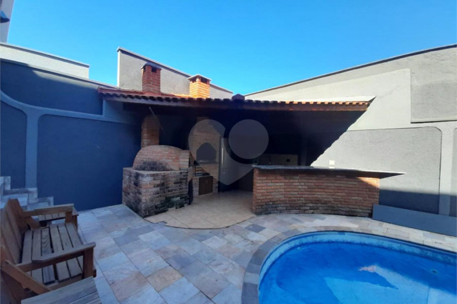 Sobrado à venda com 4 quartos, sendo 2 suítes, em Tremembé, São Paulo, SP