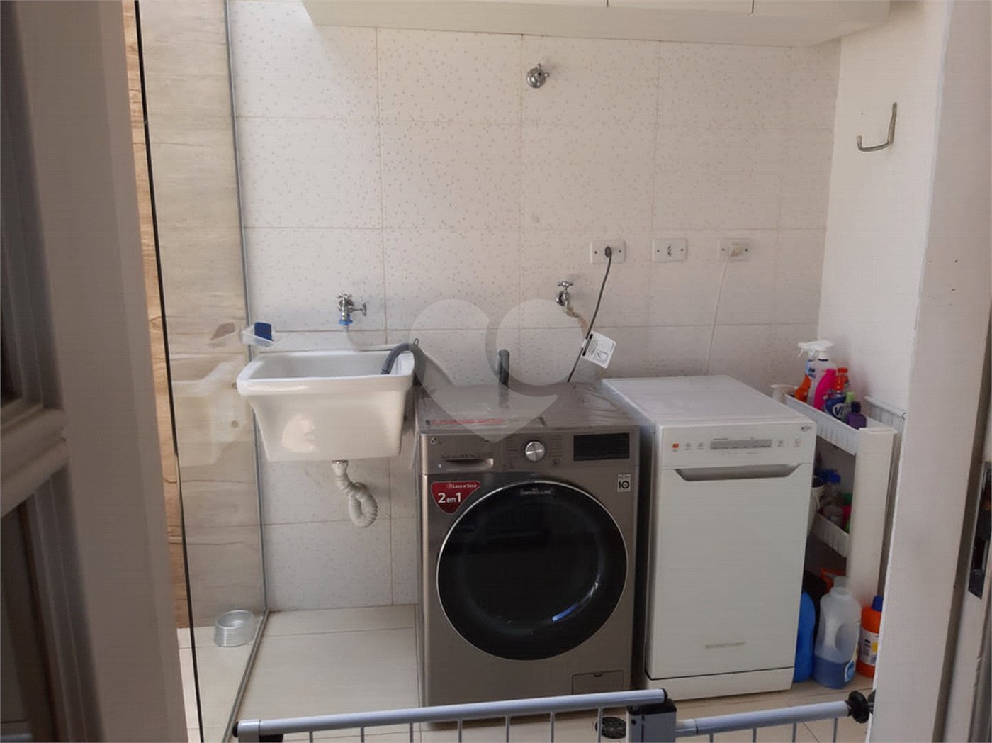 Sobrado à venda com 3 quartos, sendo 1 suíte, em Vila Suissa, Mogi das Cruzes, SP