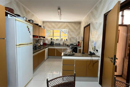 Casa à venda com 4 quartos, sendo 2 suítes, em Lar São Paulo, São Paulo, SP