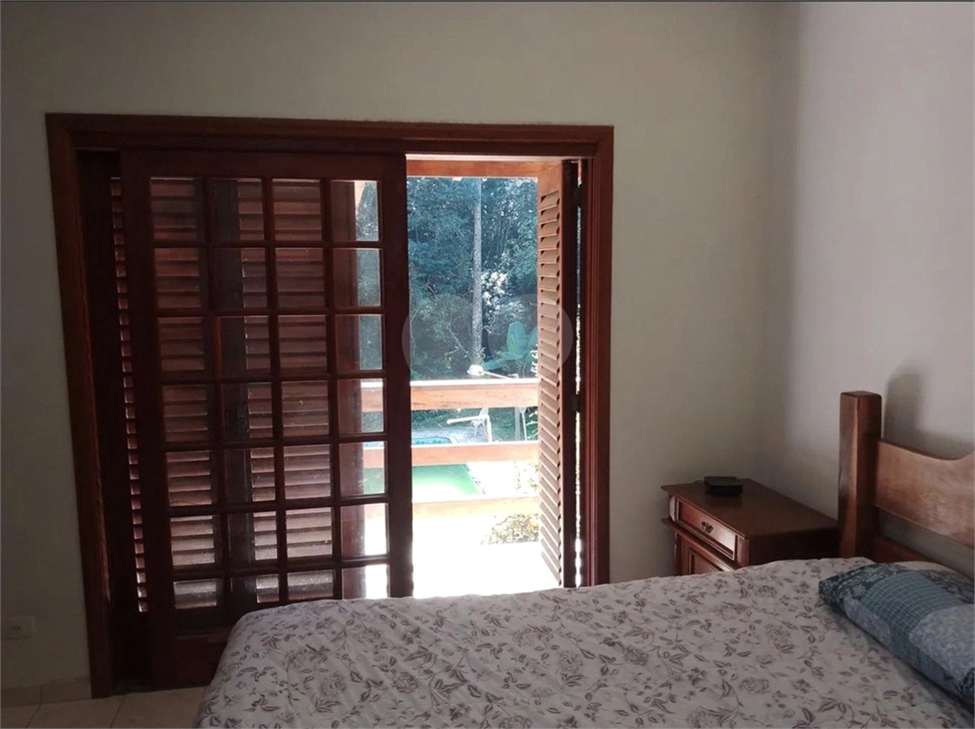 Casa à venda com 4 quartos, sendo 1 suíte, no condomínio Quinta da Cachoeira, Embu das Artes - SP