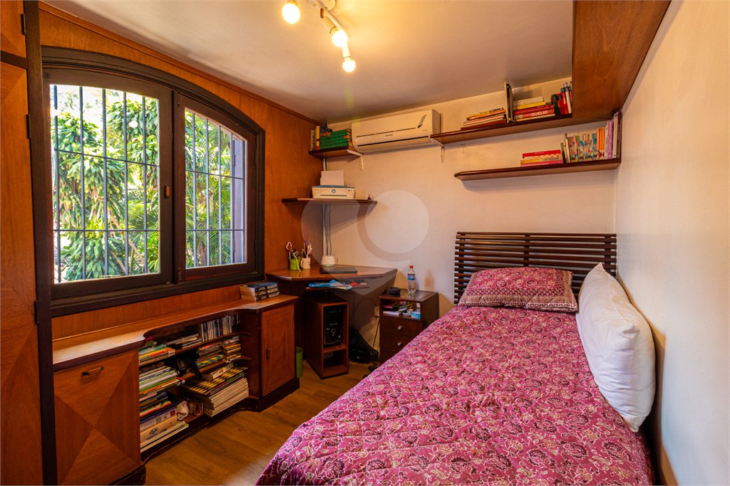 Casa de Vila à venda com 4 quartos, sendo 2 suítes, em Alto da Boa Vista, São Paulo, SP