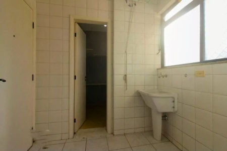 Apartamento à venda com 3 quartos, sendo 1 suíte,  em Vila Andrade, São Paulo, SP