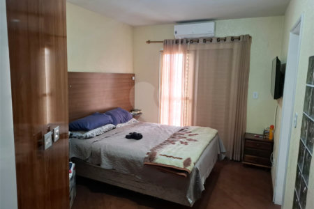 Casa à venda com 2 suítes em Vila Figueira, Suzano, SP