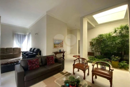 Casa à venda com 4 suítes no condomínio Ipê Velho, Vinhedo - SP