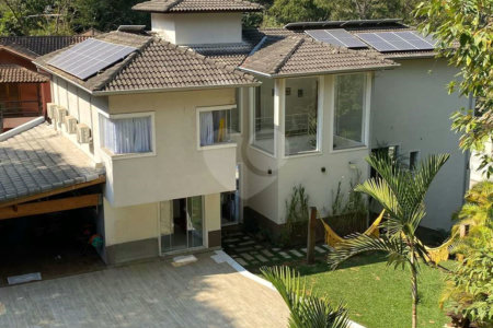Casa à venda com 4 quartos, sendo 3 suítes, no condomínio Vilarejo, Carapicuíba - SP