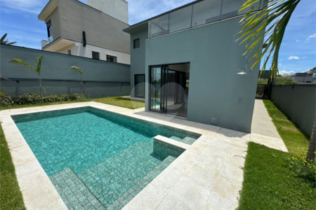 Casa à venda com 4 suítes no condomínio Villas do Golf, Itu - SP