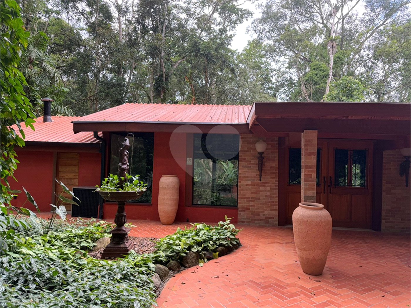 Casa à venda com 6 suítes em Massaguaçu, Caraguatatuba, SP