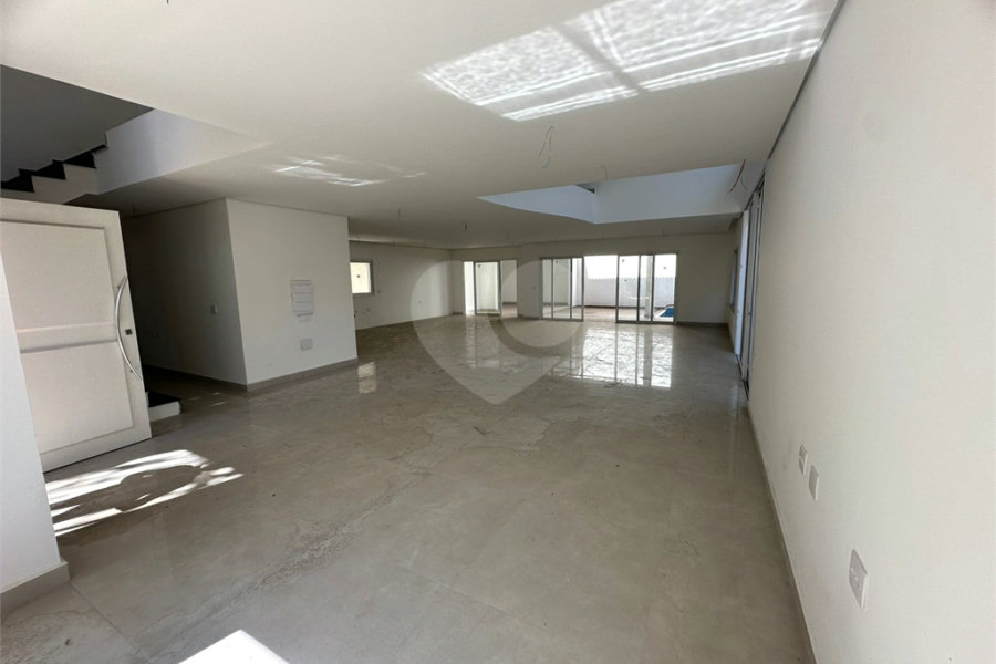 Casa à venda com 4 suítes no condomínio Villaggio Houda, São Paulo - SP