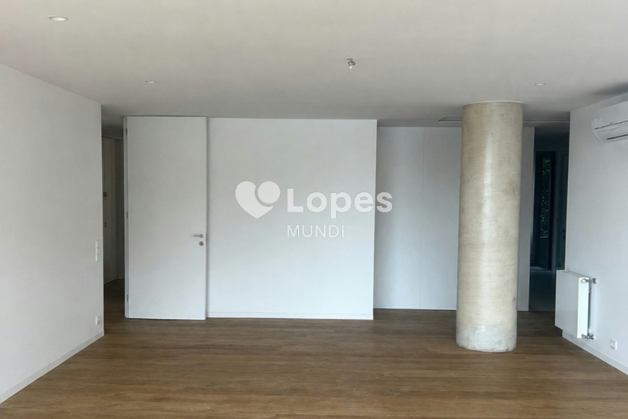 Apartamento T4 à venda em Lordelo do Ouro, Porto, Portugal – 240 m²