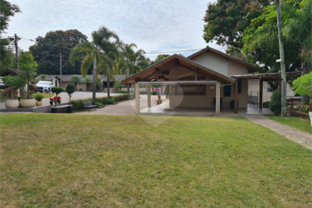 Casa à venda com 3 suítes no condomínio Vinhas da Vista Alegre - Lado Sede, Vinhedo - SP