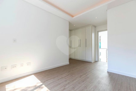 Casa à venda com 4 suítes no condomínio Vila Alba, São Paulo - SP