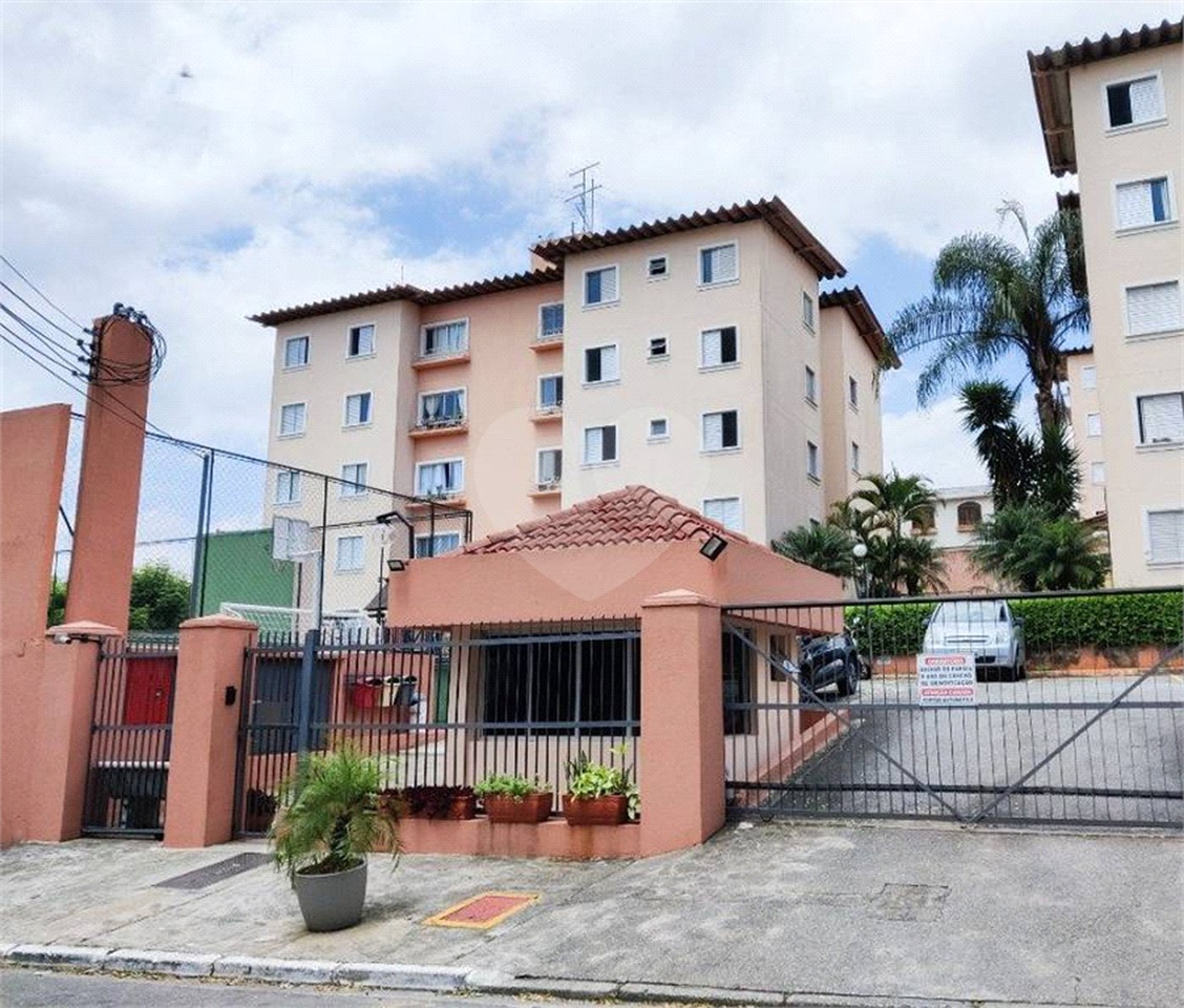 Apartamento à venda com 3 quartos, sendo 1 suíte, em Jardim São Luís, São Paulo, SP