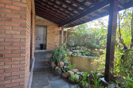 Casa à venda com 4 quartos, sendo 2 suítes, em Cidade São Francisco, São Paulo, SP