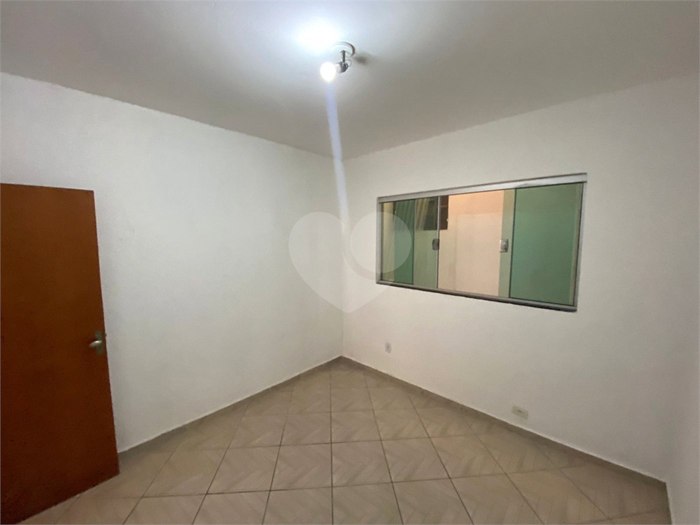 Casa térrea com salão comercial para venda no Santa Felícia.