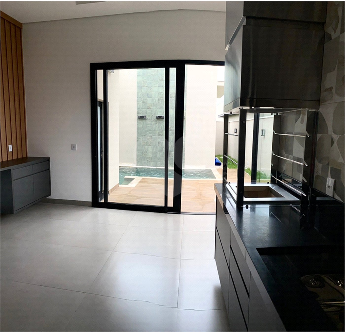 Casa à venda com 3 suítes no condomínio Portal das Tipuanas, Araraquara - SP