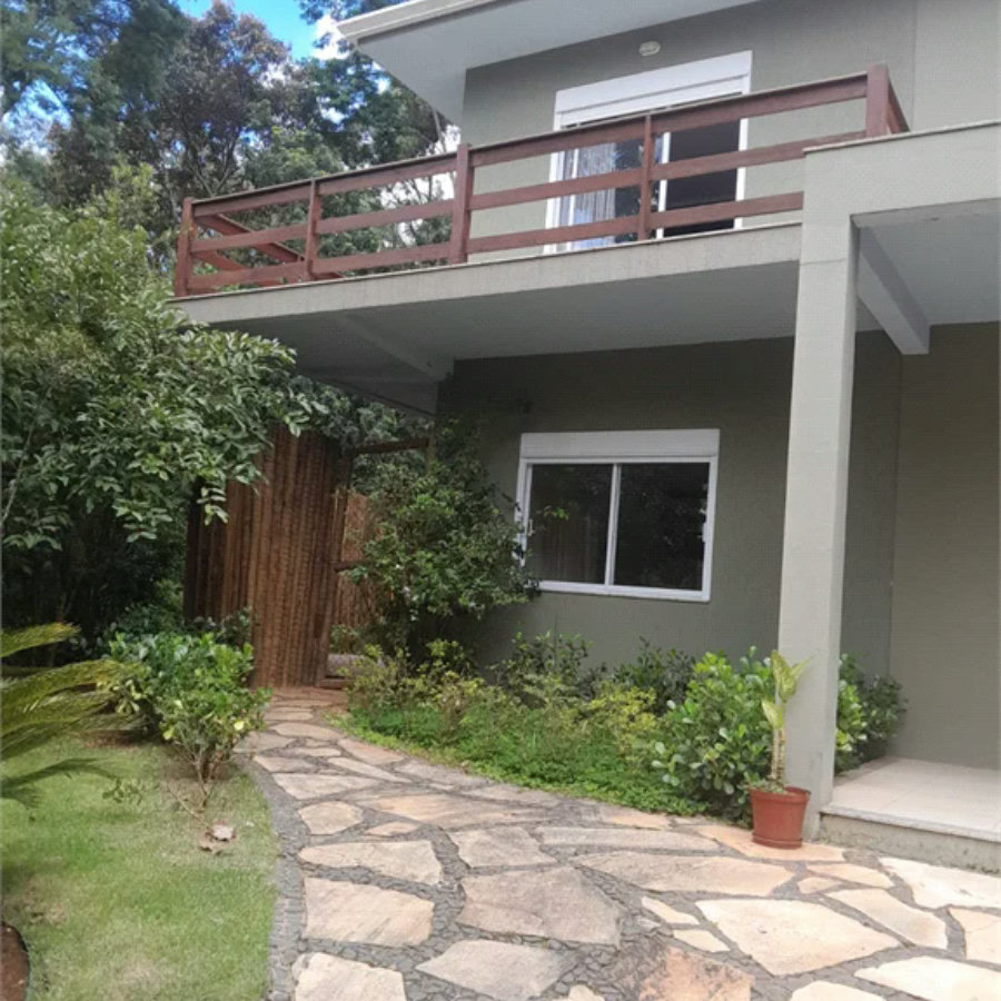 Casa à venda ou para alugar com 4 suítes em Chácaras São Carlos, Cotia, SP