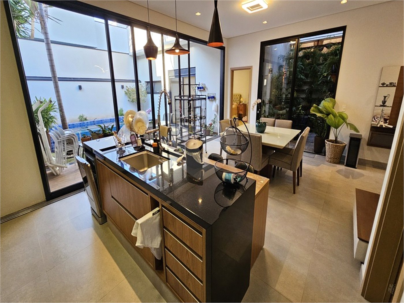 Casa à venda com 3 suítes no condomínio Jardim Residencial Dona Maria José, Indaiatuba - SP
