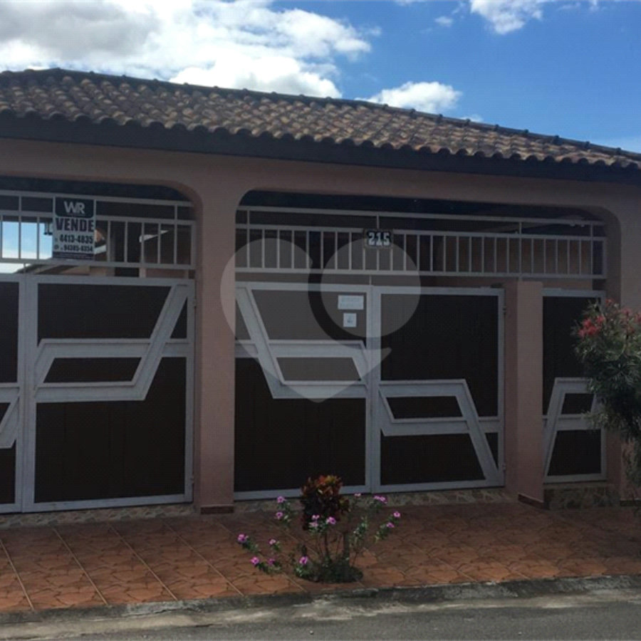 Casa ampla à venda no Vale das Flores em Atibaia