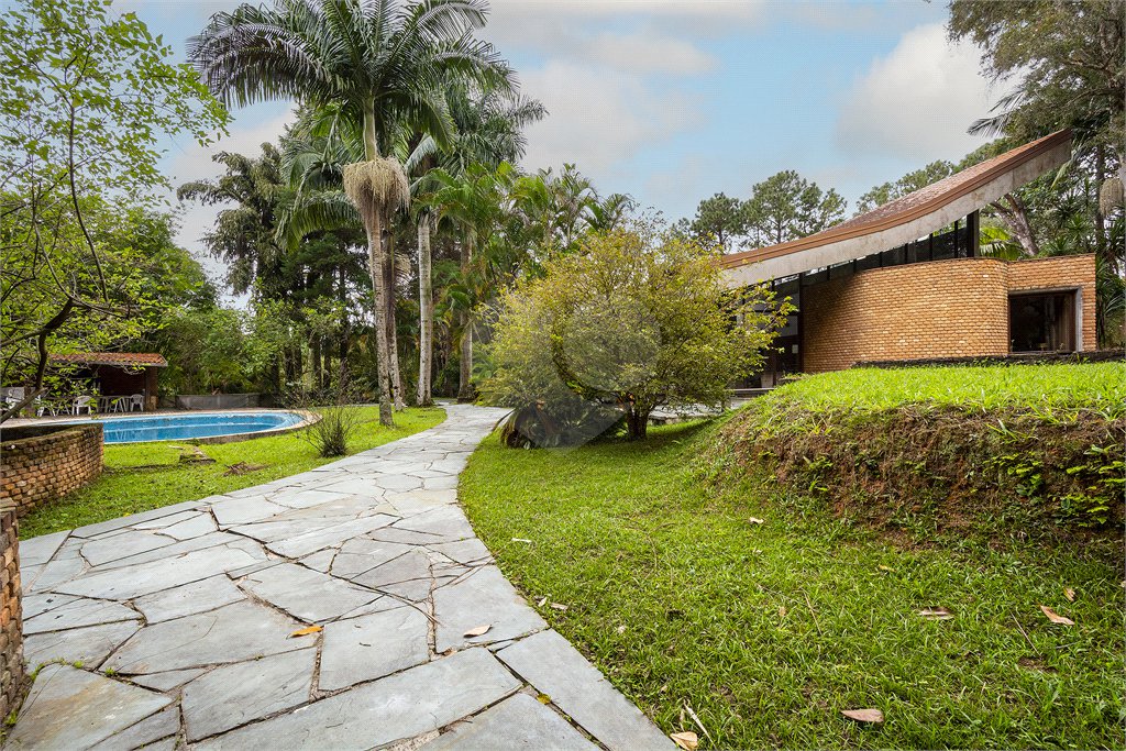 Casa à venda com 3 suítes no condomínio Chácara Flora, São Paulo - SP