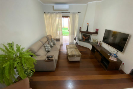 Casa térrea no Condomínio Parque Faber I