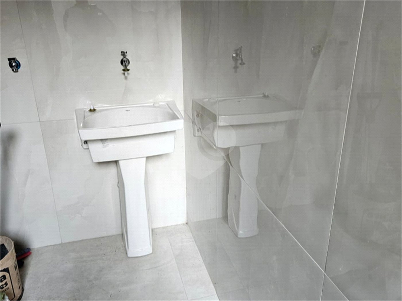 Casa à venda com 2 quartos, sendo 1 suíte, no condomínio Residencial Jardim, Sorocaba - SP