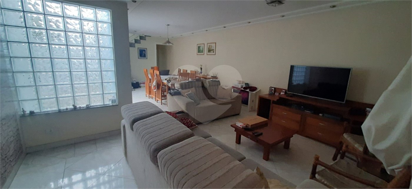 Sobrado à venda com 4 quartos, sendo 1 suíte, em Vila Lúcia, São Paulo, SP