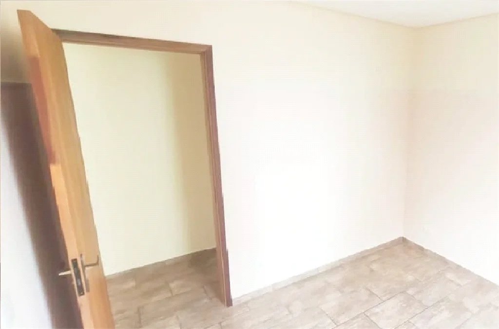 Sobrado à venda com 3 quartos, sendo 1 suíte, em Cidade São Francisco, São Paulo, SP