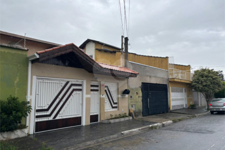 Sobrado à venda com 3 suítes em Jardim Imperador, Suzano, SP