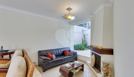 Casa de Vila à venda com 4 quartos, sendo 2 suítes,  em Campo Grande, São Paulo, SP
