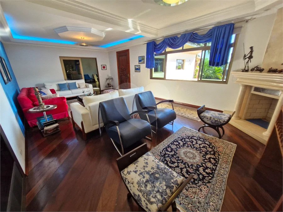 Casa à venda com 4 suítes no condomínio Villa Viana II, Cotia - SP