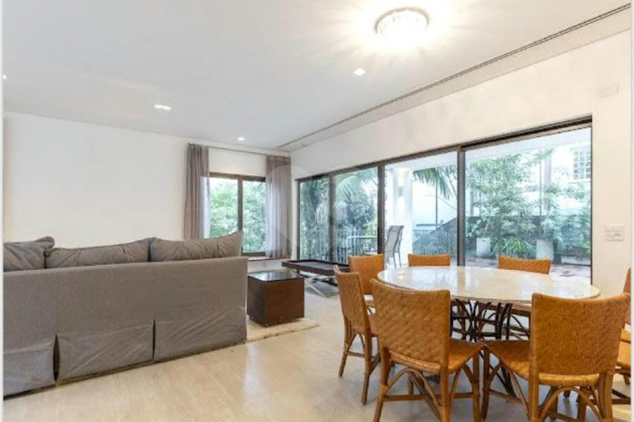 Casa à venda com 3 quartos, sendo 2 suítes, no condomínio Residencial Erika, São Paulo - SP
