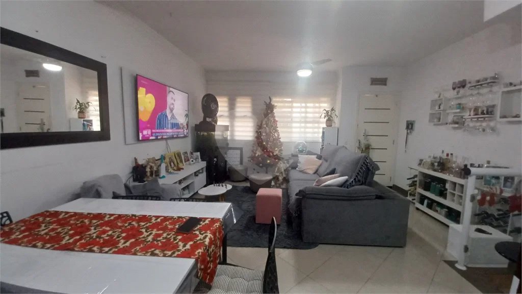 Casa à venda com 3 quartos, sendo 1 suíte, no condomínio Santanna, São Paulo - SP