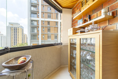 Apartamento à venda com 4 quartos, sendo 2 suítes, em Indianópolis, São Paulo, SP
