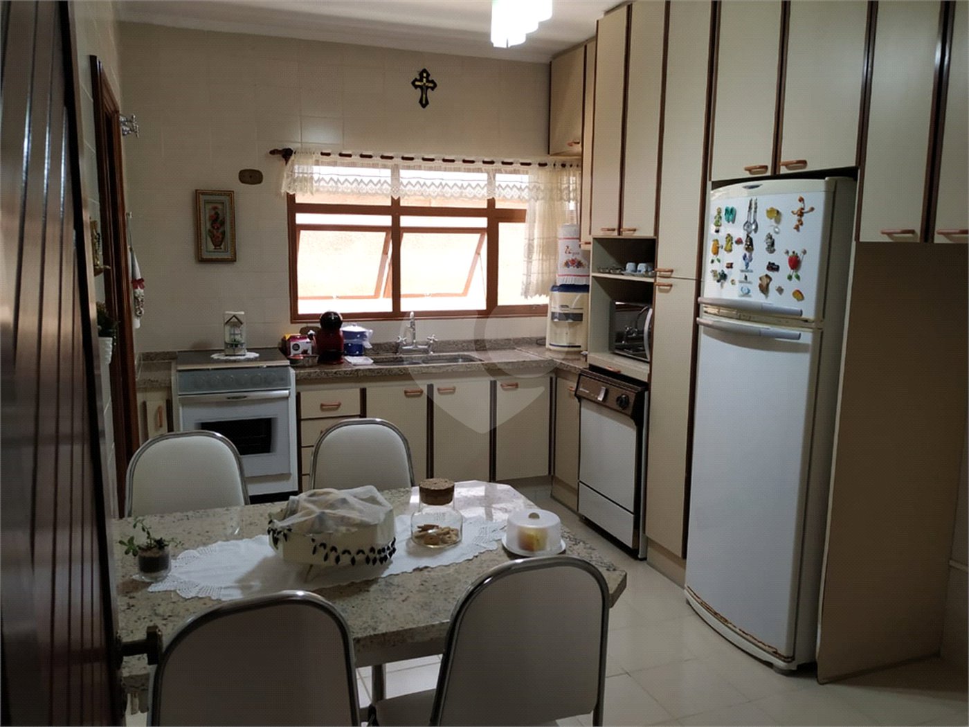 Casa à venda com 5 quartos, sendo 3 suítes,  no condomínio Portella, Itu - SP