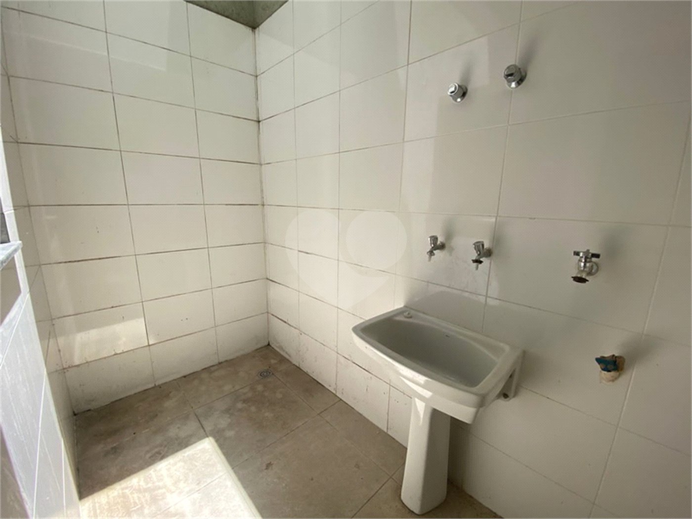 Casa para alugar com 3 quartos, sendo 1 suíte,  no condomínio Villagio DI Maria, São Paulo - SP