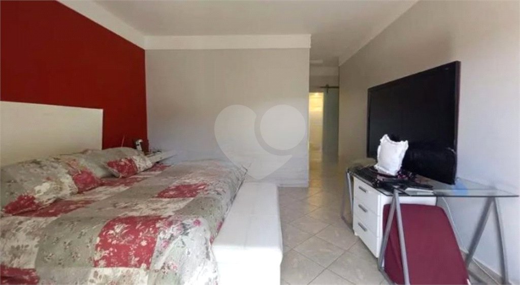 Casa à venda com 3 suítes no condomínio Vale da Santa Fé, Vinhedo - SP