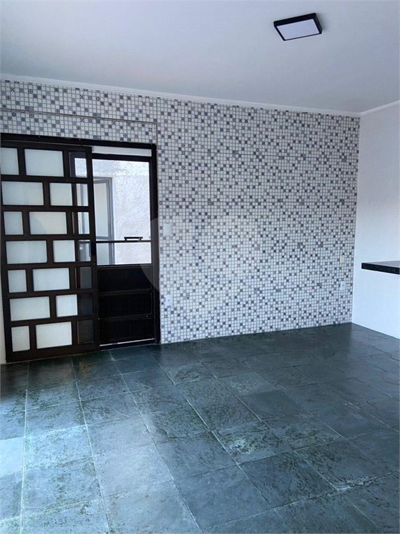 Casa à venda com 4 quartos, sendo 2 suítes,  no Centro, Serra Negra, SP