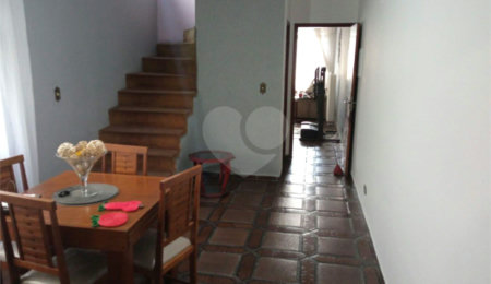 Ótimo sobrado, com amplo espaço interno (127m2), possuindo 03 dormitórios (01 suíte),