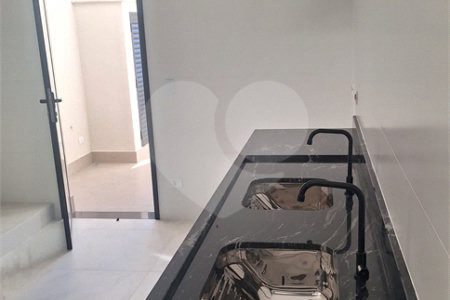 Casa a venda com 04 suítes área gourmet e 6 vagas para autos em condominio fechado Atibaia