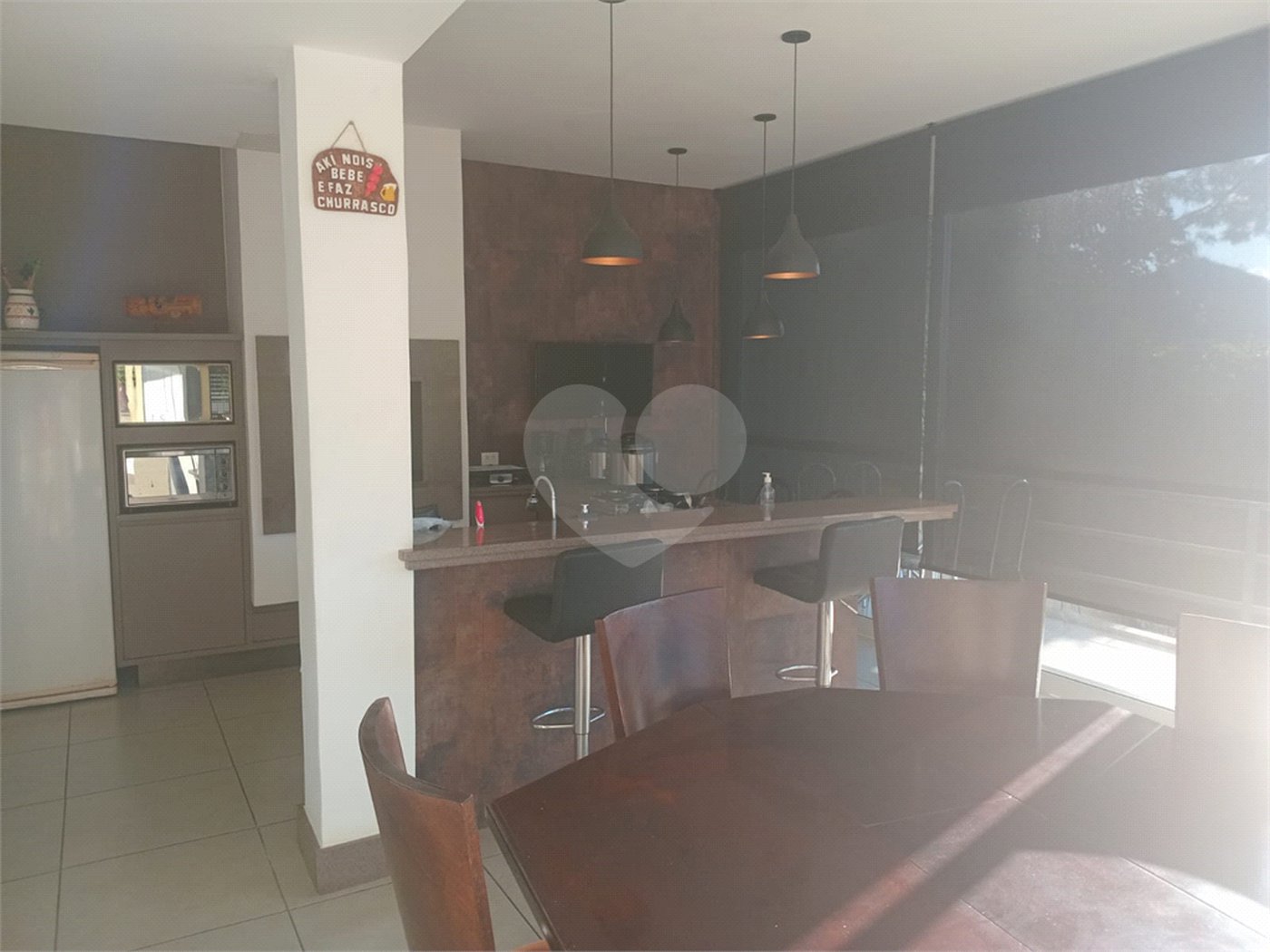 Casa à venda com 4 quartos, sendo 3 suítes, no condomínio Arco Iris, Atibaia - SP