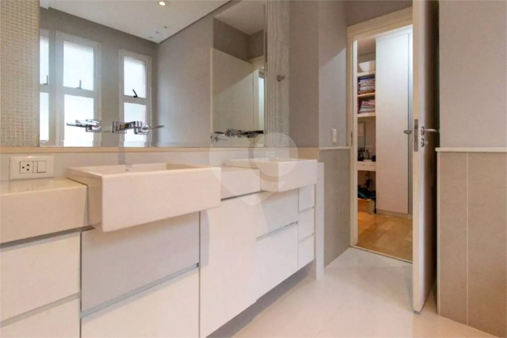 Casa à venda ou para alugar com 4 suítes no condomínio Araucárias, São Paulo - SP